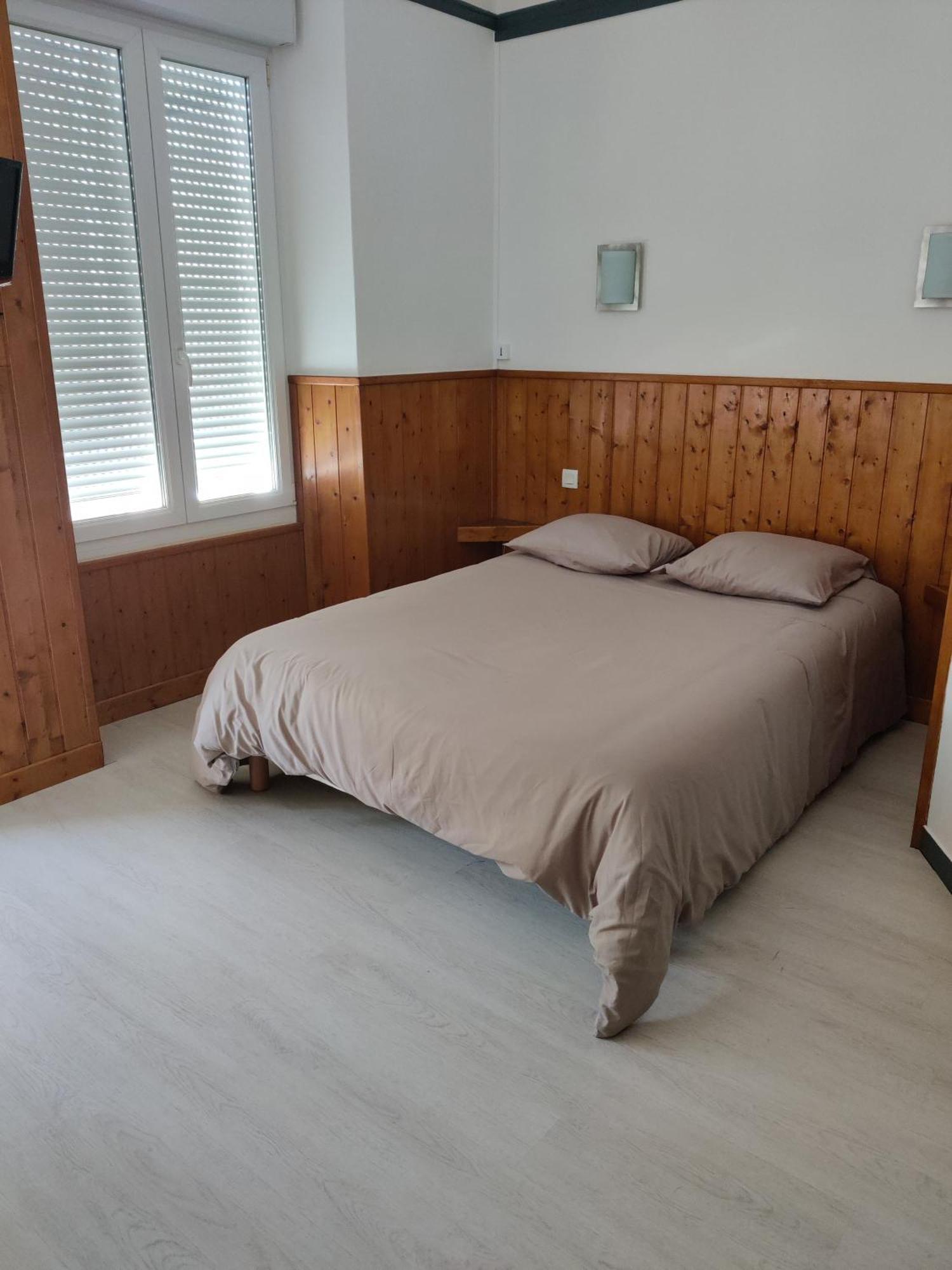 Hotel Saint - Pierre Villedieu-les-Poëles Eksteriør bilde