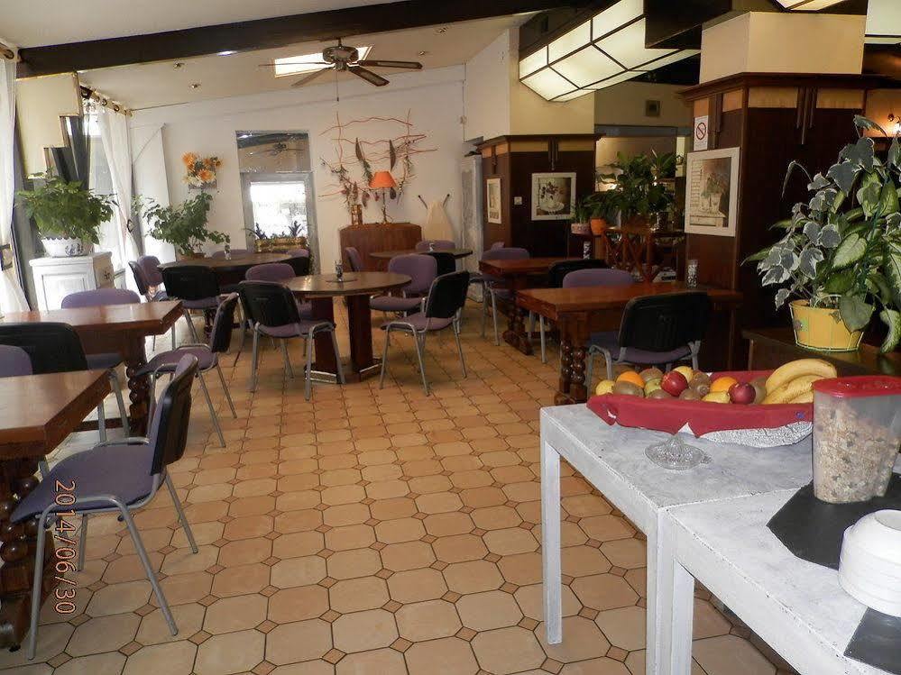 Hotel Saint - Pierre Villedieu-les-Poëles Eksteriør bilde
